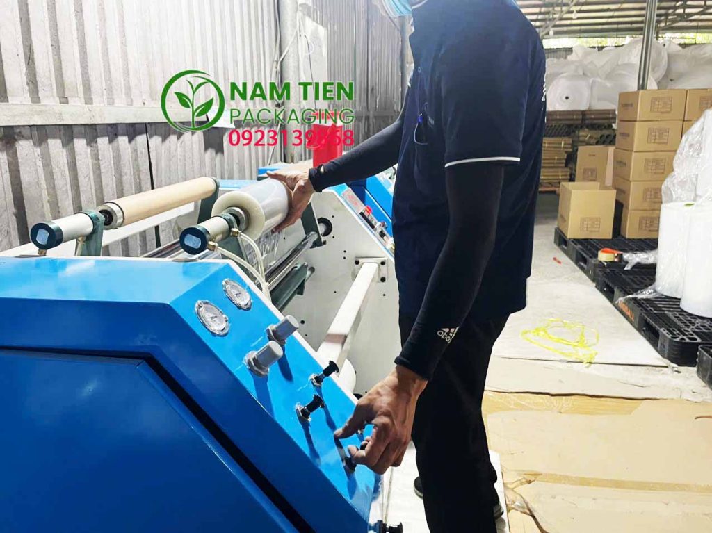 Cách Chọn Màng PE Quấn Hàng Dẻo Dai Và Bám Dính Tốt