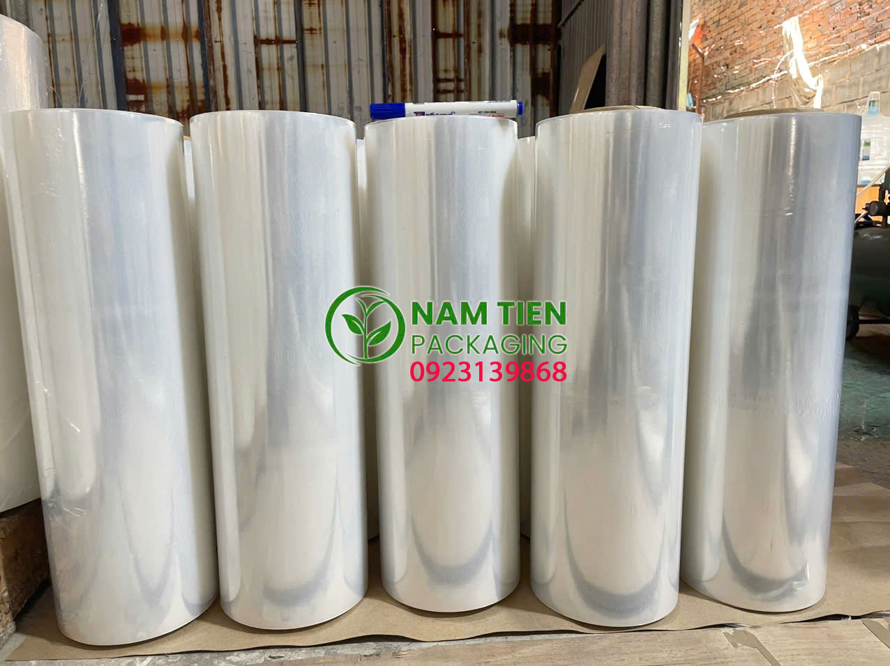 Băng keo trong và băng keo đục khác nhau gì