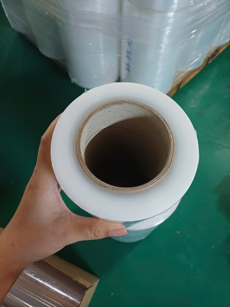 Màng PE Phi 77 Quấn Hàng 